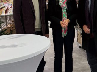 Adventsmarkt zieht in leerstehendes SportScheck-Gebäude und soll Innenstadt beleben