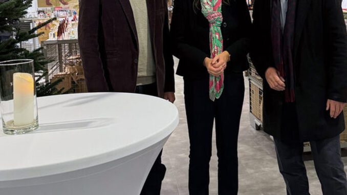 Adventsmarkt zieht in leerstehendes SportScheck-Gebäude und soll Innenstadt beleben