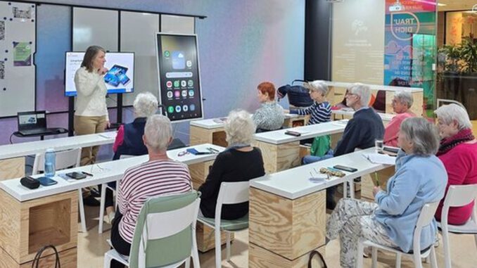 Android-Smartphone-Kurse im Zukunftswerk: Angebot für Seniorinnen und Senioren in Wiesbaden