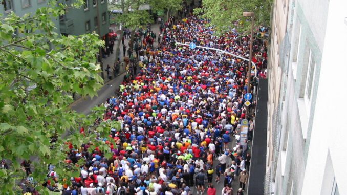 Brücke und Innenstadt von Mainz zeitweise für Autos gesperrt wegen Halbmarathon