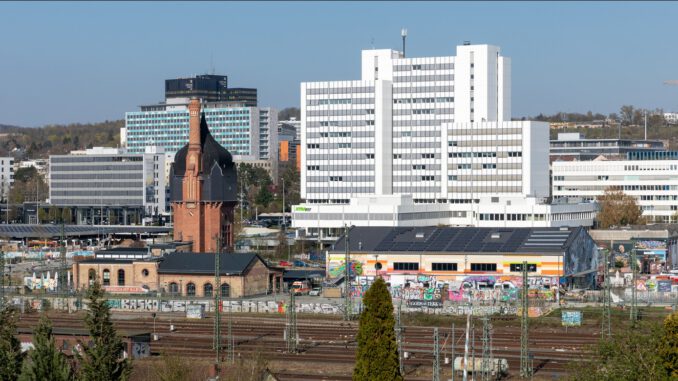 Demokratiekonferenz in Wiesbaden richtet Blick auf Alltagspolitik und Haltung