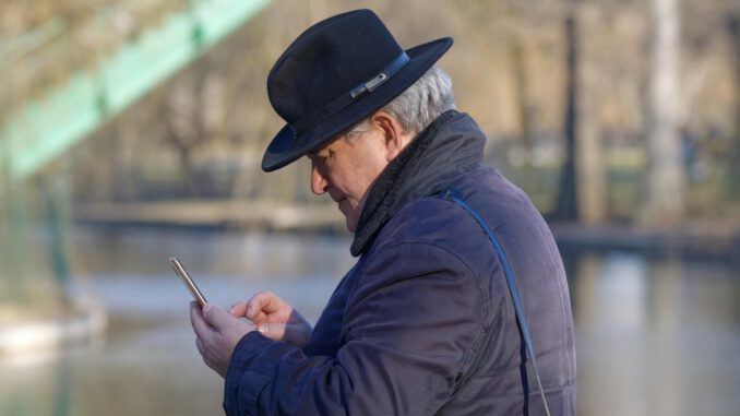 Eltville: Hilfe bei Smartphone und Laptop für ältere Menschen am 6. Dezember