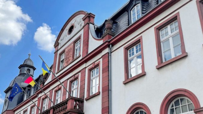 Eltville: Verwaltungsstellen nur bis 10:30 Uhr am Sektfestmontag geöffnet Eltville: Verwaltungsstellen nur bis 10:30 Uhr am Sektfestmontag geöffnet