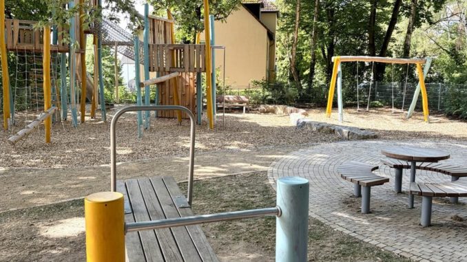 Erneuerter Spielplatz in Erbenheim nach Sanierung wieder geöffnet Erneuerter Spielplatz in Erbenheim nach Sanierung wieder geöffnet