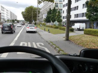 Frontkameras in Wiesbadener Bussen sollen Falschparker eindämmen