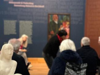 Kunstbetrachtung im Museum Wiesbaden richtet sich an Menschen mit Demenz und Angehörige