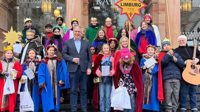 Oberbürgermeister empfängt Sternsinger und betont Einsatz gegen Kinderarbeit