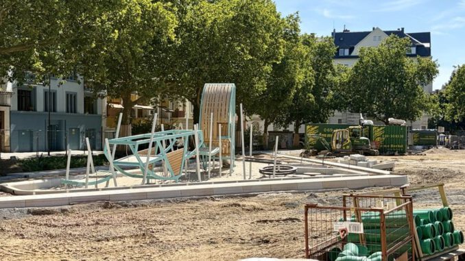 Park statt Parkplatz: Elsässer Park im Westend soll im Herbst fertig werden Park statt Parkplatz: Elsässer Park im Westend soll im Herbst fertig werden