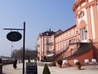 Rheingauer Winzer präsentieren Weine im Schloss Biebrich bei Fête Terroir
