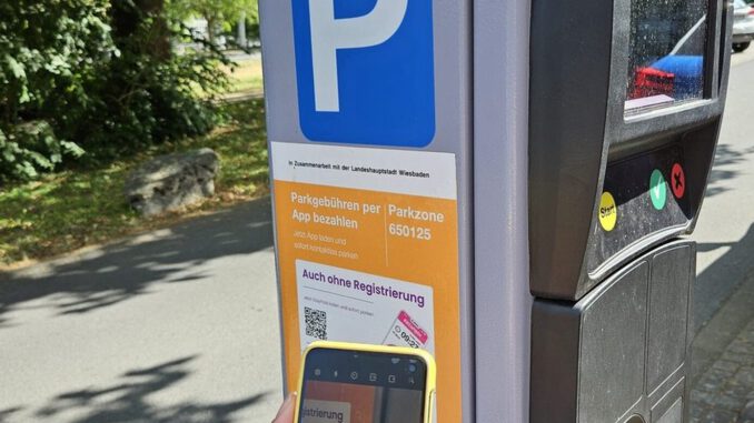 Rund ein Drittel der bezahlten Parkvorgänge in Wiesbaden läuft über das Smartphone