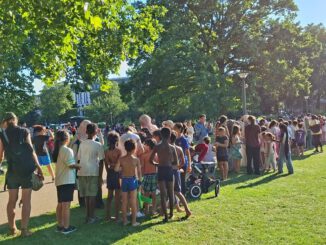 Sommerwiese in den Reisinger Anlagen endet früher nach Hitzewarnung, rund 2.000 Besucher täglich