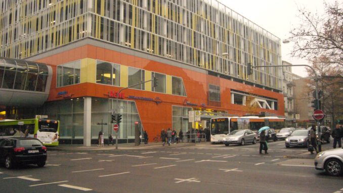 Stadt bietet Beratung und Aktivierung für digitale Ausweise im Luisenforum