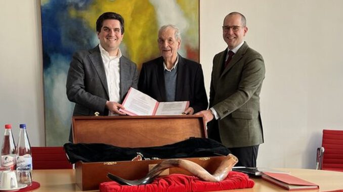 Theatermacher Manfred Beilharz schenkt seinen Nachlass dem Stadtarchiv Wiesbaden