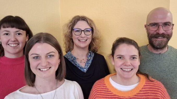 Vier neue Stellen sollen Beratungsangebot für ältere Menschen in Wiesbaden stärken