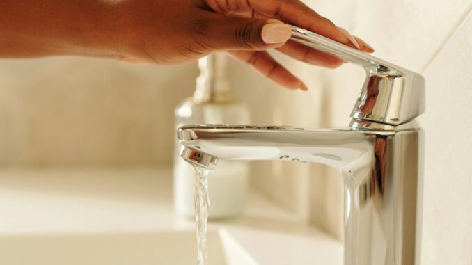 Vorabtest im Leitungsnetz: Hessenwasser kündigt mögliche Trübungen am 8. Januar an