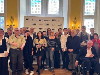 Wiesbaden eröffnet inklusives Kunstprojekt mit Tandems, Film und Auktion