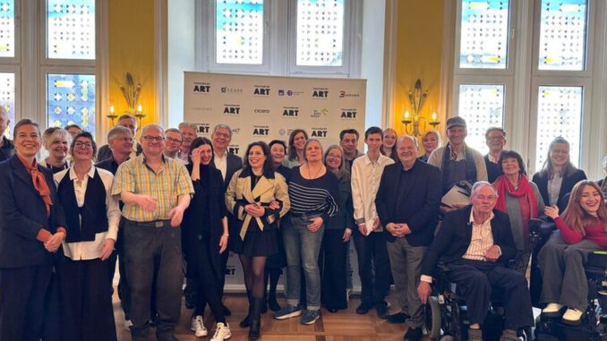 Wiesbaden eröffnet inklusives Kunstprojekt mit Tandems, Film und Auktion